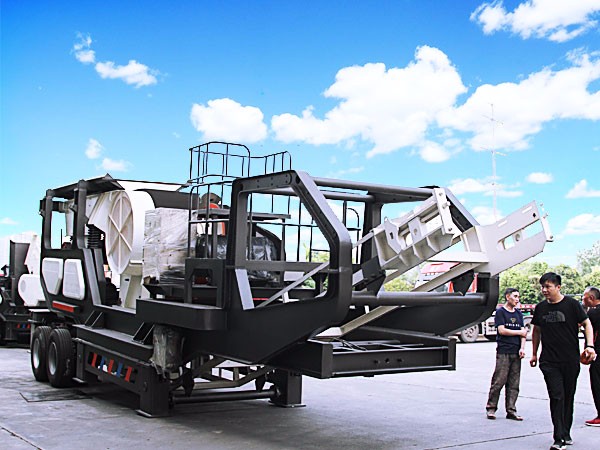 紅星汽車車載一體式移動(dòng)碎石機(jī)盛行市場(chǎng)，機(jī)器美價(jià)格更美