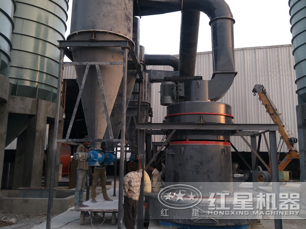 R型雷蒙磨粉機現(xiàn)場作業(yè)
