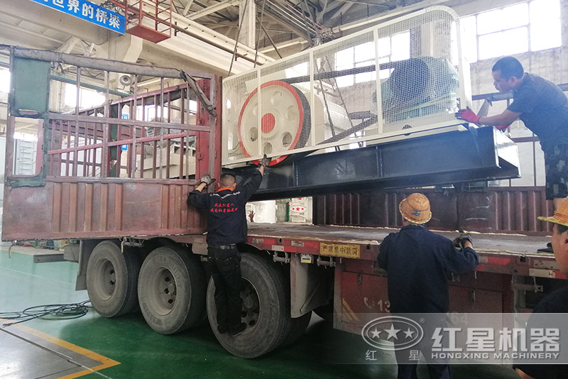 紅星對輥制砂機價格優(yōu)惠，車間直接發(fā)貨