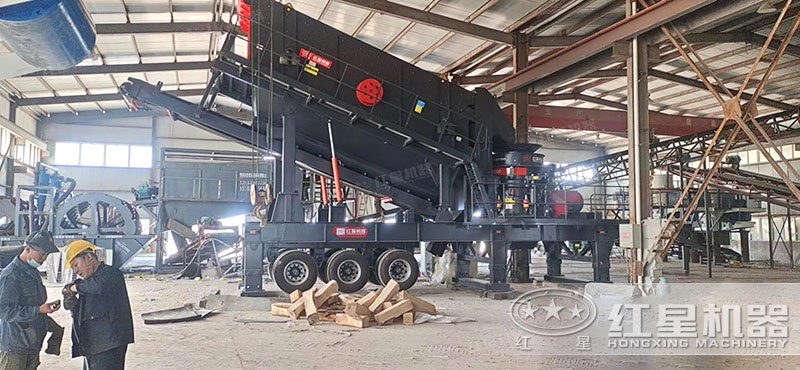 車載破碎機客戶現(xiàn)場方光彩
