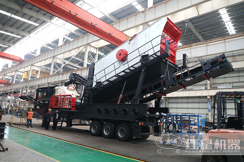 紅星機(jī)器移動(dòng)石灰石粉碎機(jī)車間展示