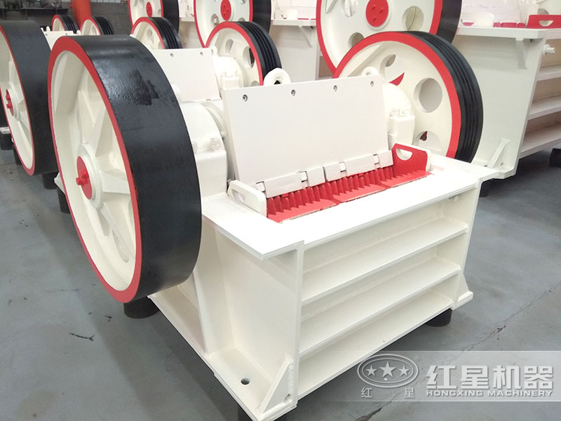 小型石子破碎機(jī)能打多少石料，一套多少錢？附碎石視頻