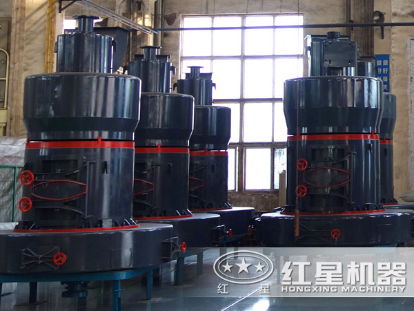 高產(chǎn)量雷蒙磨粉機(jī)整齊擺放圖