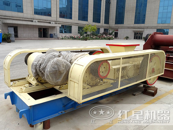 如何設計雙齒輥破碎機分離收集裝置的主要參數？