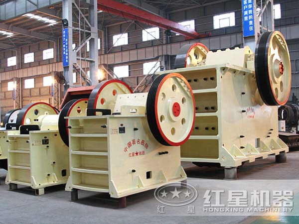 顎式破碎機(jī)生產(chǎn)車間實(shí)拍