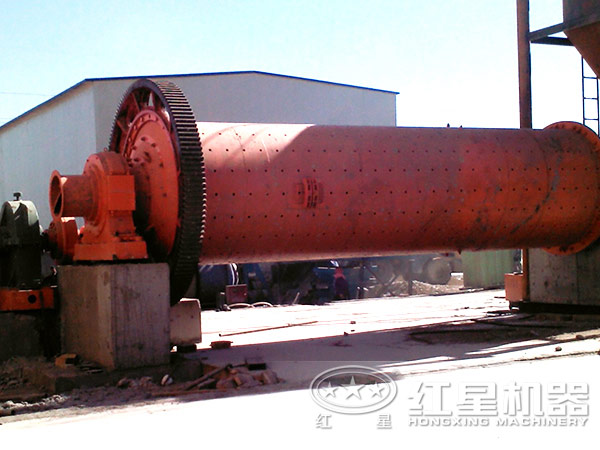 水泥球磨機(jī)現(xiàn)場(chǎng)實(shí)拍