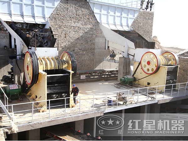 環(huán)保石頭粉碎機現(xiàn)場實拍