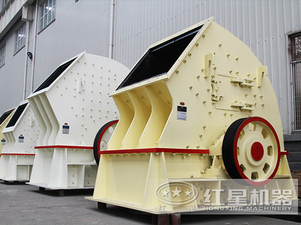 小型錘破粉碎機(jī)生產(chǎn)車(chē)間