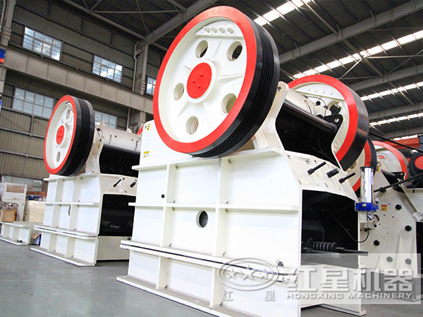 顎式破碎機(jī)生產(chǎn)車(chē)間