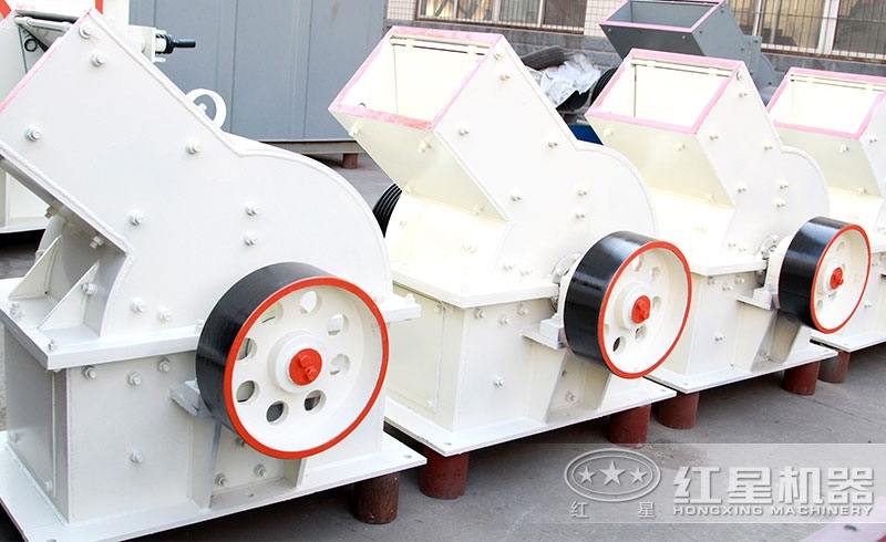 小型錘式破碎機(jī)廠區(qū)實(shí)拍