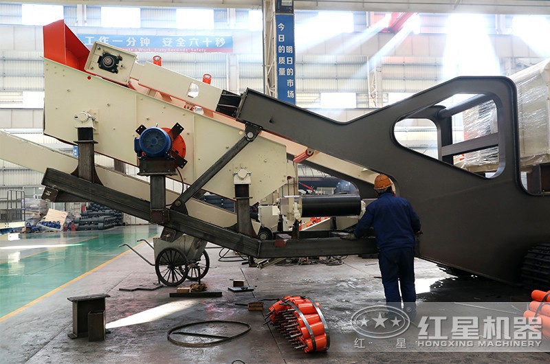 移動(dòng)碎石機(jī)組裝車間