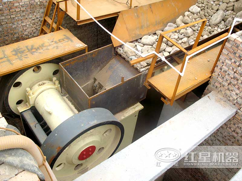 PE-400×600顎式破碎機現(xiàn)場圖