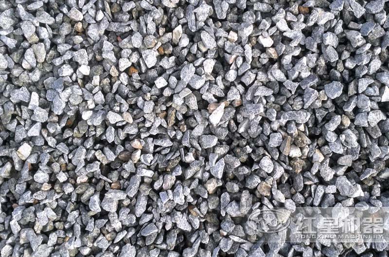 反擊破加工出來(lái)的石子粒形更好