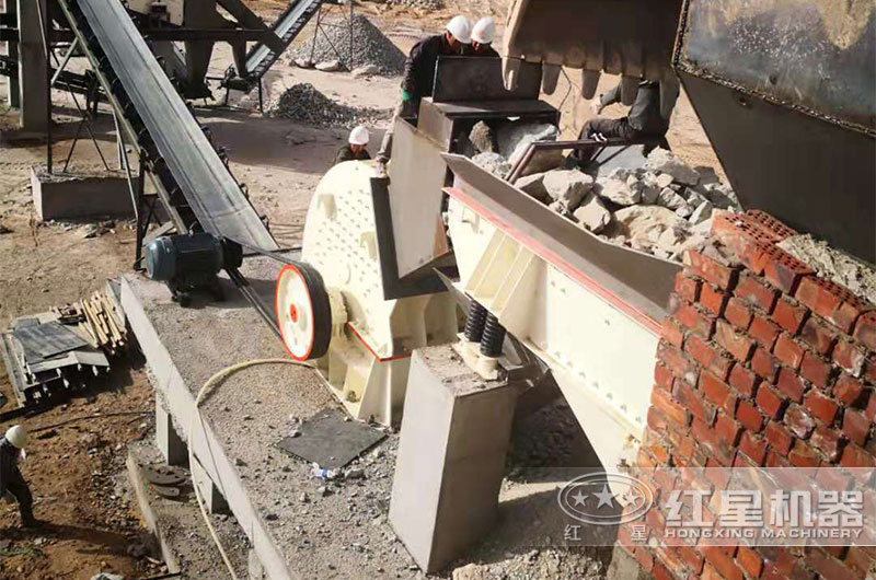 重錘式破碎機破碎現場