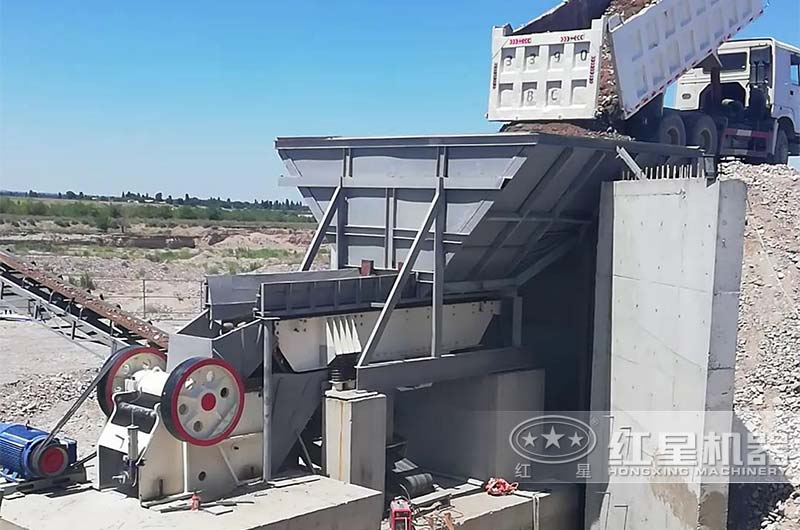 顎式破碎機現(xiàn)場