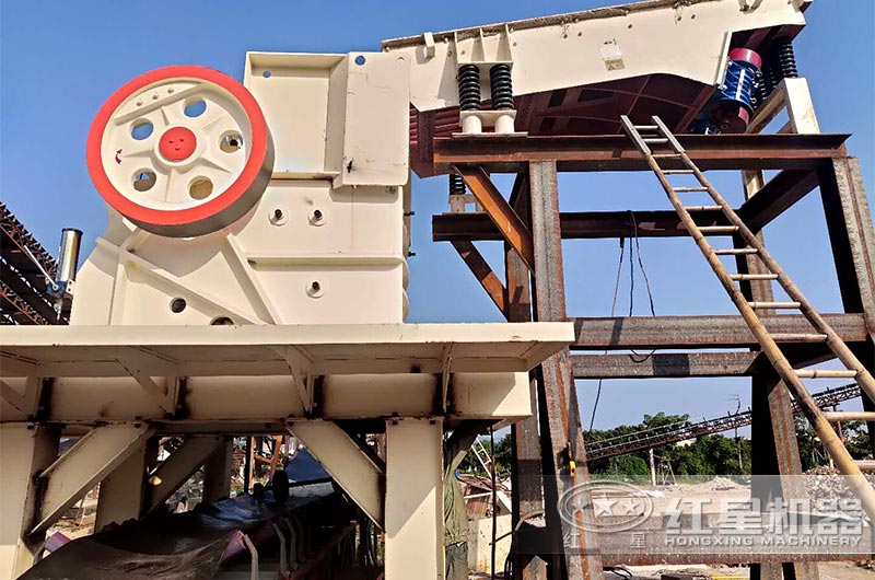 河南生產(chǎn)顎式破碎機(jī)的廠家怎么樣？顎式破碎機(jī)的類型有哪些？