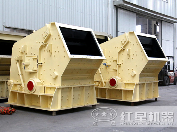 473式礦石破碎機(jī)車(chē)間圖
